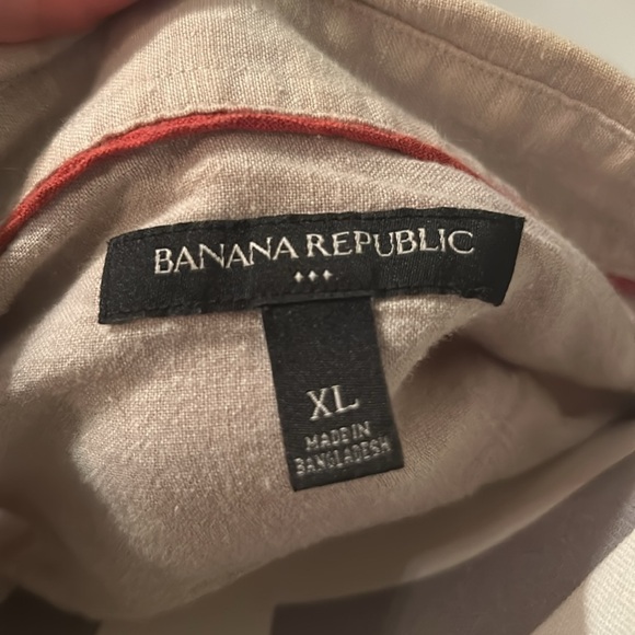 Men’s Banana Republic beige button up shirt. size XL. - Picture 3 of 4
